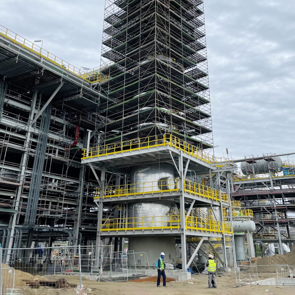 Wynajem, montaż oraz obsługa rusztowań