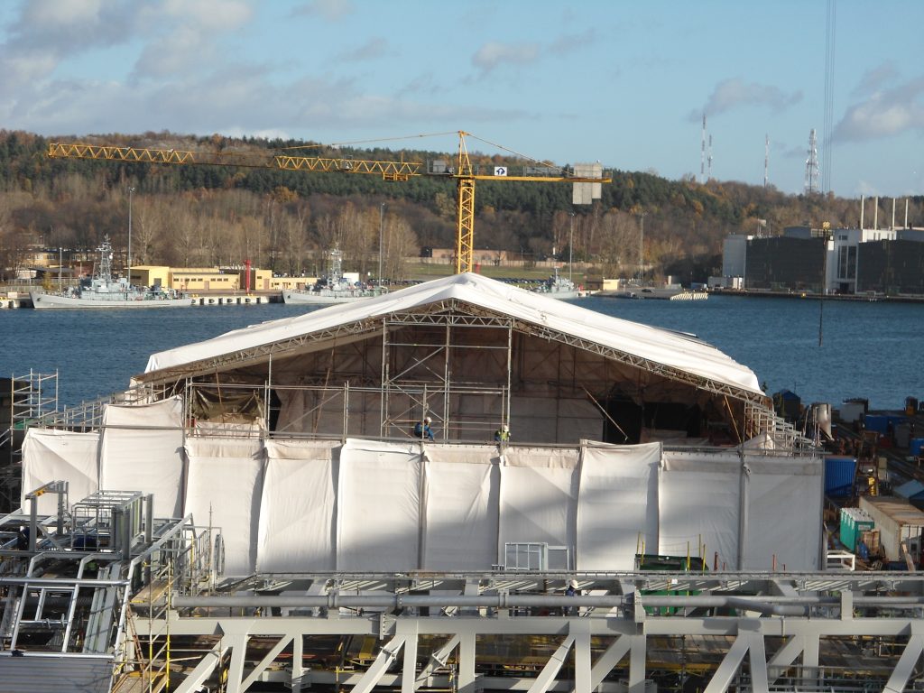 Tymczasowe zadaszenie - hala namiotowa z rusztowań