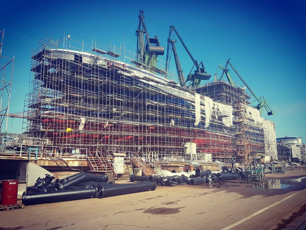 Rusztowanie SKYER przy budowie statku