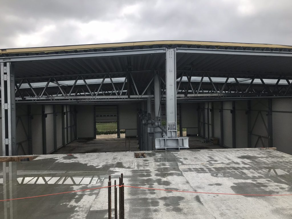 Konstrukcje stalowe hal magazynowych Konstrukcje stalowe hal produkcyjnych Prefabrykacja konstrukcji