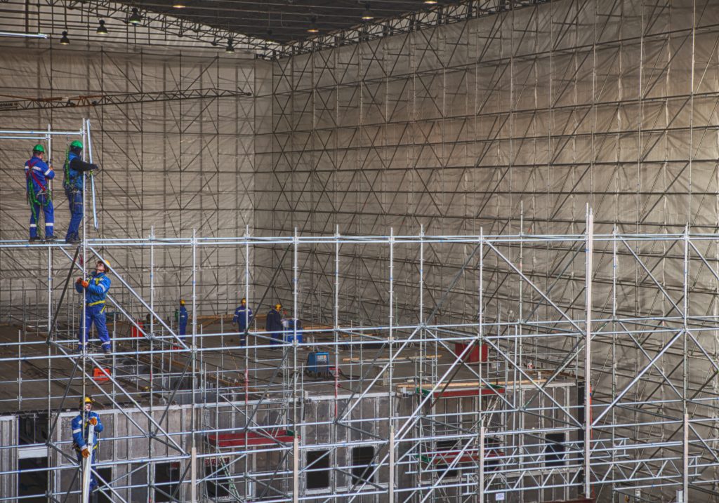 Rusztowanie SKYER - dach modułowy Tymczasowa hala z rusztowań Dach kasetonowy Zadaszenie na rusztowaniu SKYER