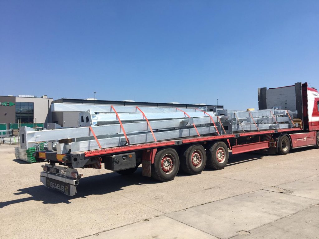 Konstrukcje hal stalowych. Prefabrykacja konstrukcji hal