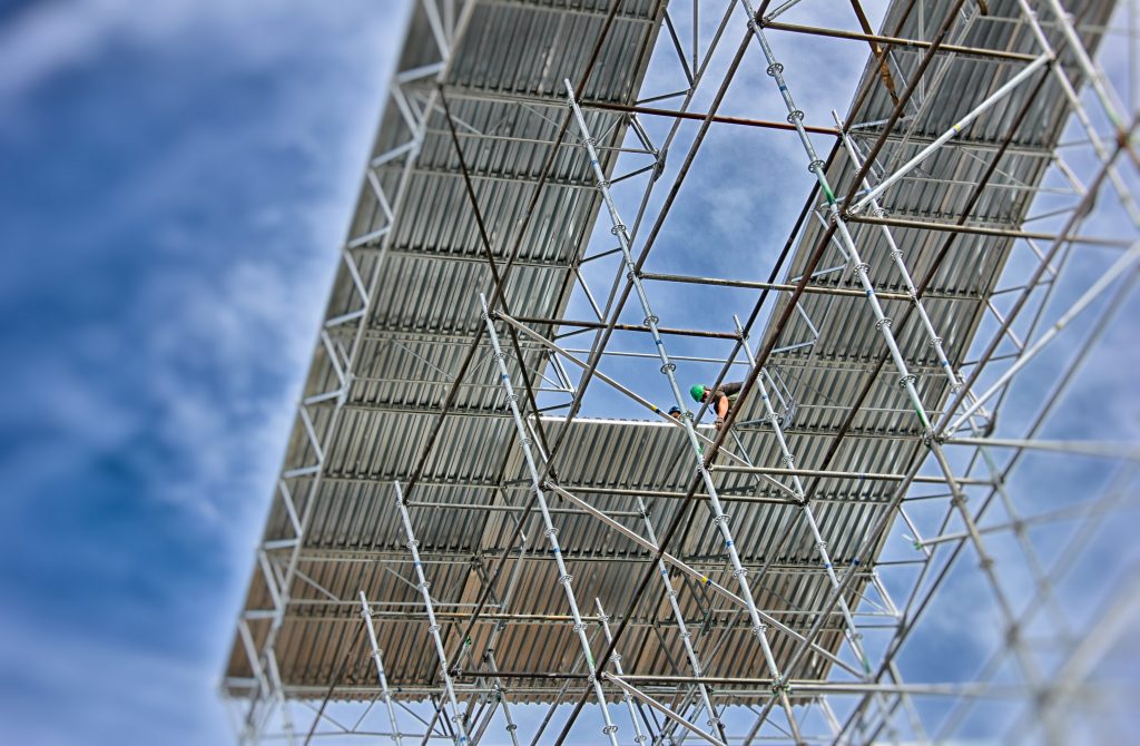 Rusztowanie SKYER - dach modułowy Dach kasetonowy Zadaszenie na rusztowaniu SKYER