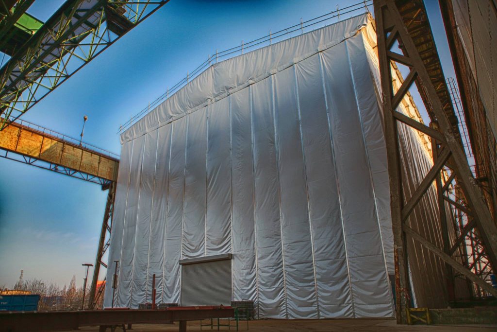 Zadaszenia z rusztowania SKYER, Dach kasetonowy, plandeki kederowe