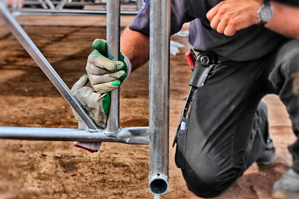 Montaż dachu kasetonowego