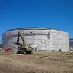 plandeki na rusztowaniu